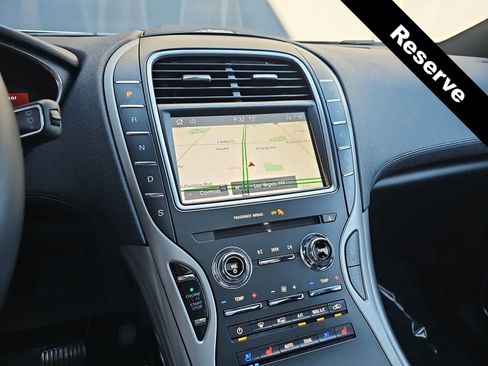 Used 2020 Lincoln Nautilus Reserve image 20