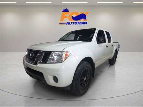 Used 2019 Nissan Frontier SV image 3