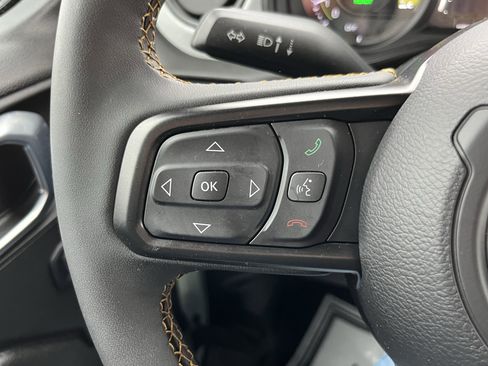 Used 2024 Jeep Wrangler Unlimited image 22