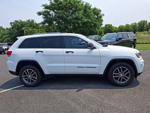 Used 2017 Jeep Grand Cherokee Limited AWD/4WD image 8