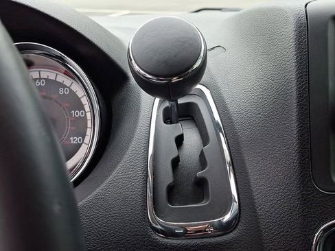 Used 2015 Dodge Grand Caravan SXT w/ UConnect Hands-Free Group FWD image 14
