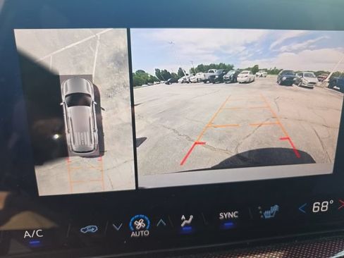 Used 2024 Chevrolet Traverse Z71 w/ Enhanced Driving Package AWD/4WD image 7