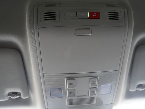 Used 2023 Volkswagen Taos SE image 34