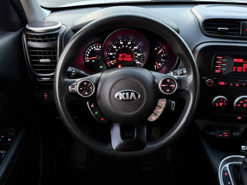 Used 2016 Kia Soul FWD image 25
