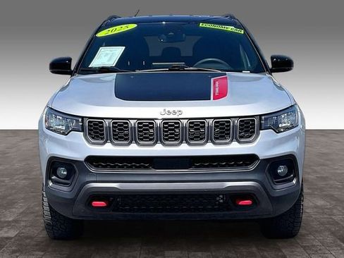 Used 2025 Jeep Compass Trailhawk AWD/4WD image 3