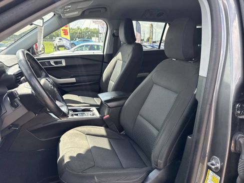 Used 2023 Ford Explorer XLT AWD/4WD image 15