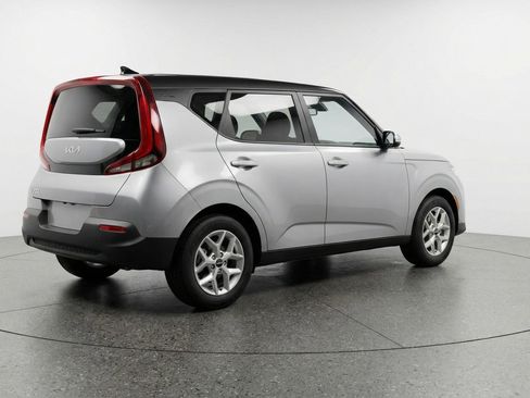 Used 2025 Kia Soul LX w/ LX Technology Package image 9