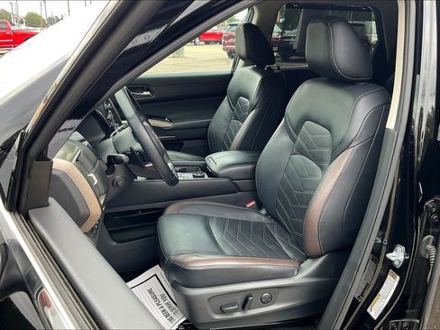 Used 2024 Nissan Pathfinder Platinum image 25