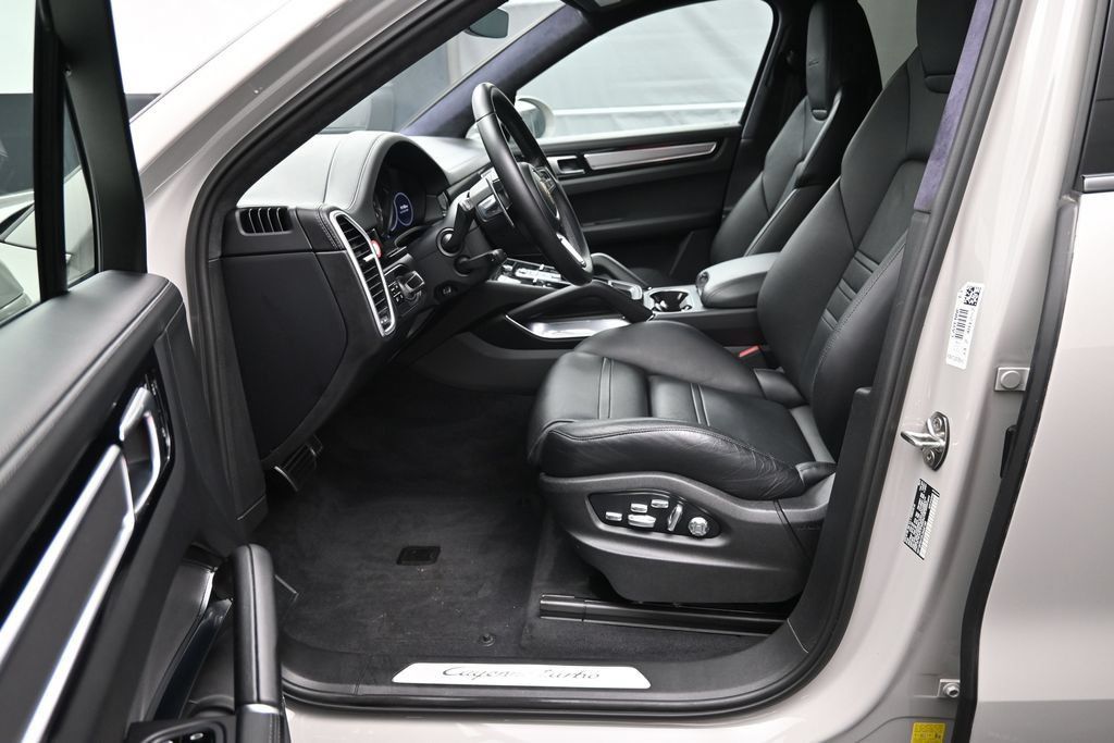 Used 2020 Porsche Cayenne Turbo AWD/4WD image 5