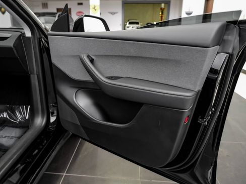 Used 2026 Tesla Model Y 2WD image 43
