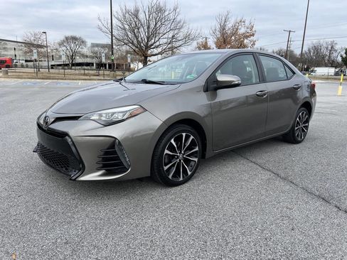 Used 2017 Toyota Corolla SE image 2