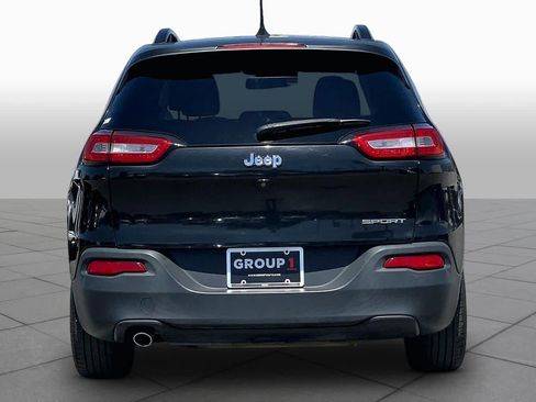 Used 2016 Jeep Cherokee Sport FWD image 5