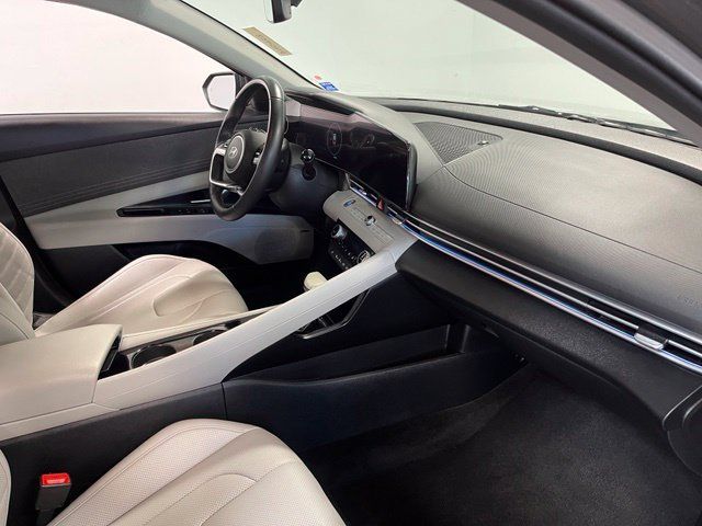 Used 2025 Hyundai Elantra Limited FWD image 11