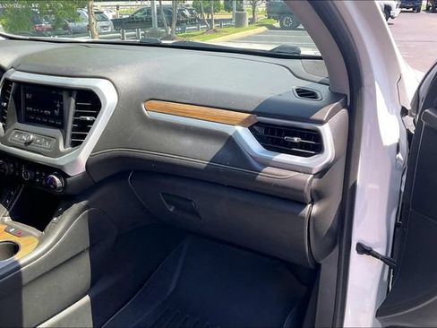 Used 2017 GMC Acadia SLE FWD image 16