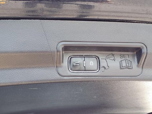 Used 2021 Ford Explorer XLT w/ XLT Sport Appearance Package image 21