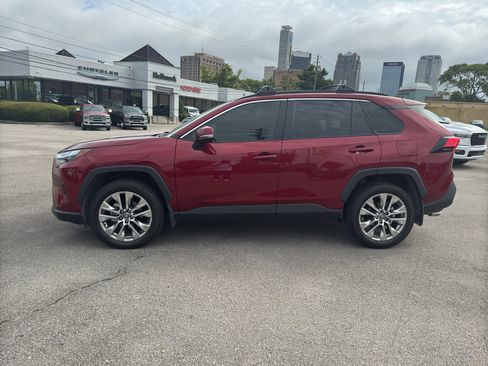 Used 2025 Toyota RAV4 XLE Premium w/ Weather Package FWD image 5