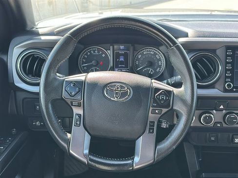 Used 2022 Toyota Tacoma TRD Off-Road AWD/4WD image 23