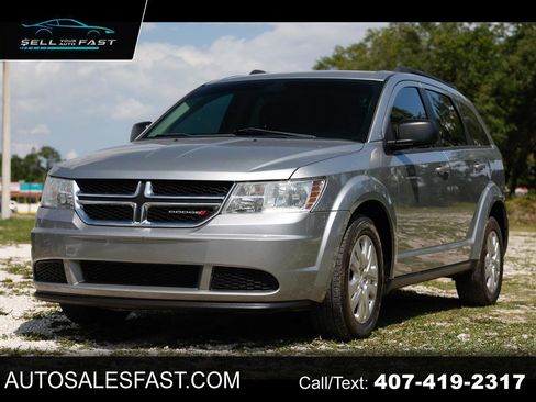 Used 2020 Dodge Journey SE FWD image 1