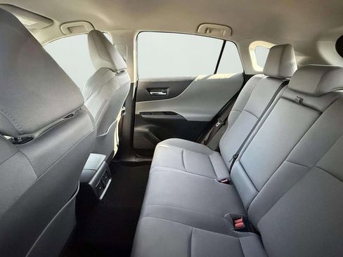 Used 2022 Toyota Venza LE image 11