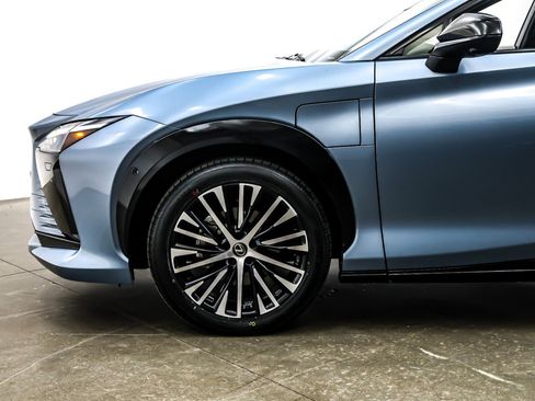 Used 2023 Lexus RZ 450e Premium image 11