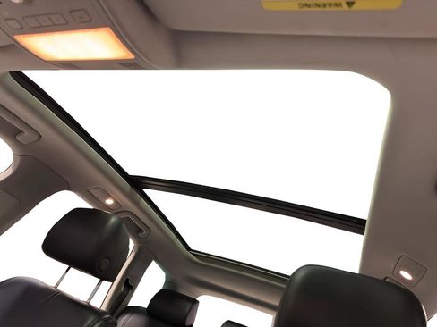 Used 2014 Volkswagen Touareg TDI image 13