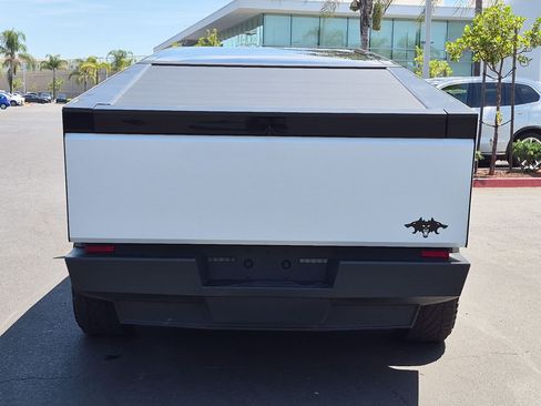 Used 2024 Tesla Cybertruck Cyberbeast AWD/4WD image 7