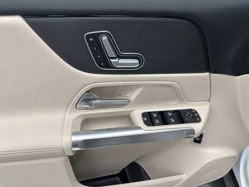 Used 2026 Mercedes-Benz GLB 250 image 11
