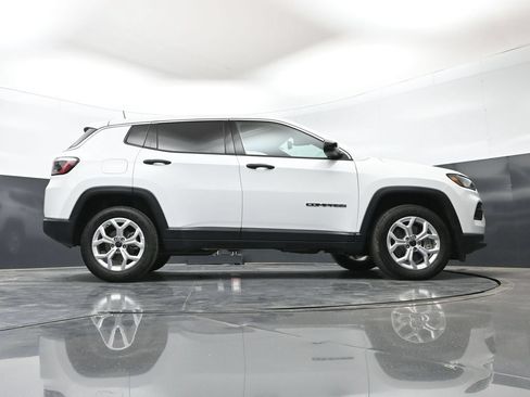 Used 2025 Jeep Compass Sport AWD/4WD image 41