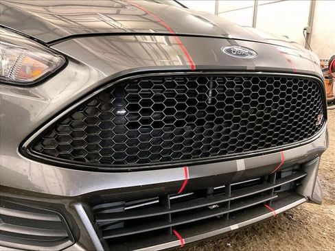 Certified 2017 Ford Focus ST FWD image 29