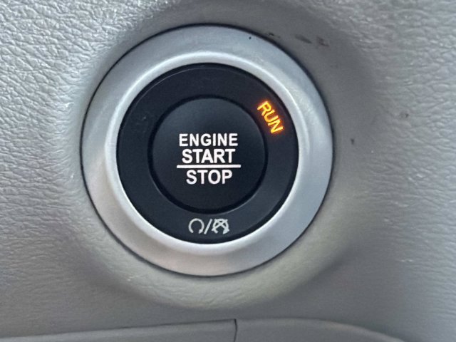 Used 2024 Chrysler Pacifica Touring-L FWD image 28