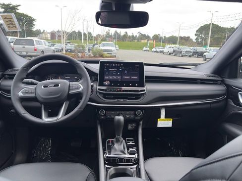 New 2026 Jeep Compass Latitude image 19