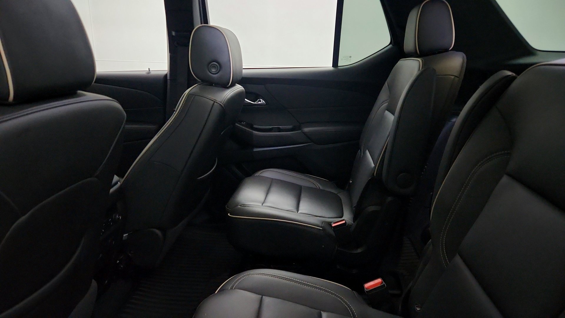 Used 2023 Chevrolet Traverse Premier w/ Redline Edition FWD image 10