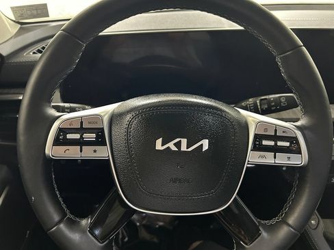 Used 2025 Kia Telluride EX w/ EX Captain's Chair Package AWD/4WD image 19