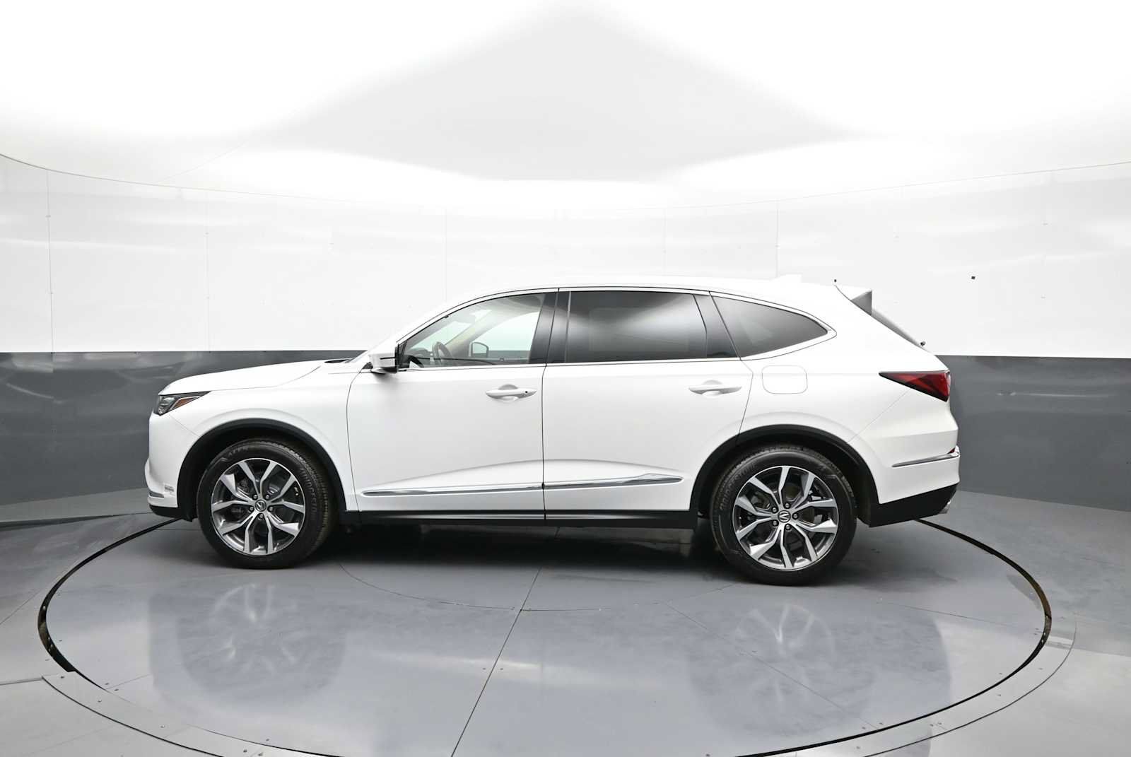 Certified 2024 Acura MDX w/ Technology Package AWD/4WD image 8
