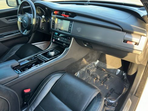 Used 2016 Jaguar XF R-Sport image 57