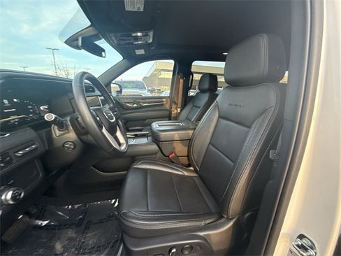 Used 2022 GMC Yukon XL Denali image 11