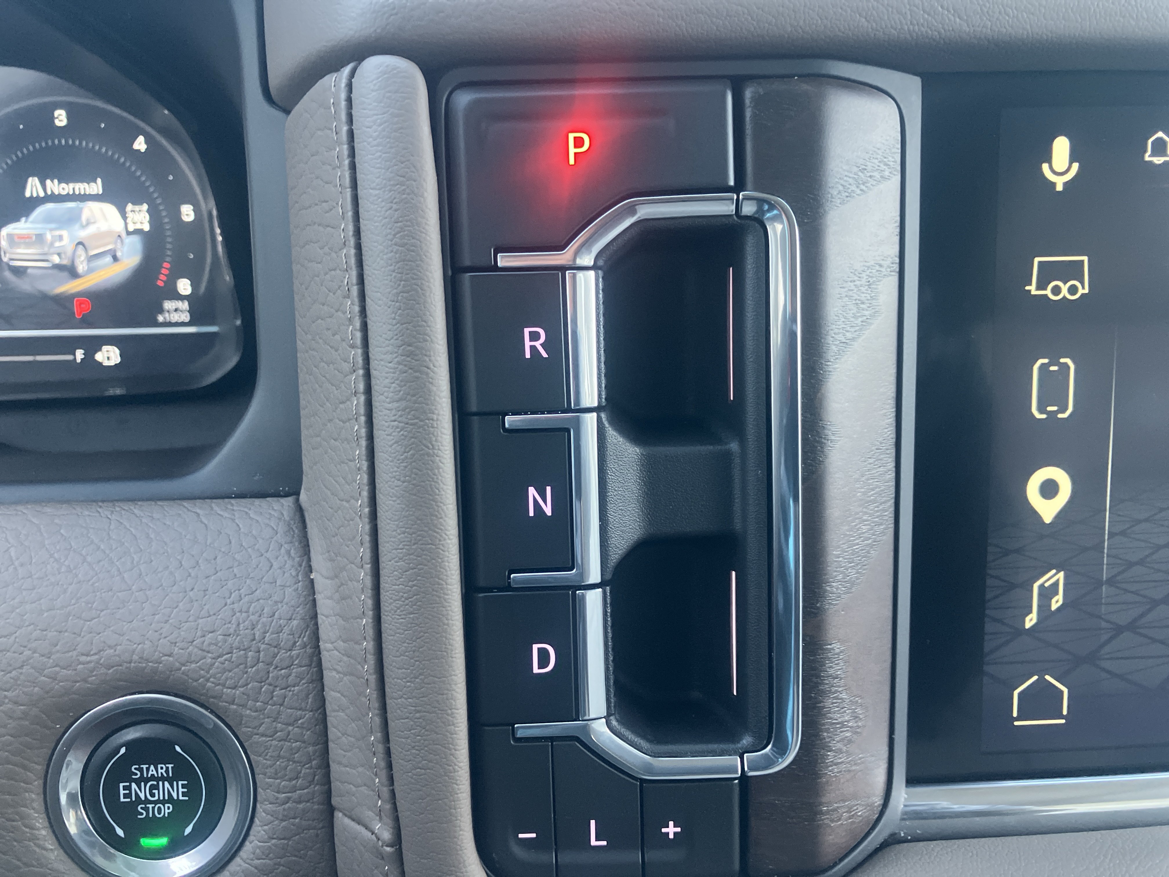 Used 2023 GMC Yukon Denali w/ Advanced Technology Package AWD/4WD image 29