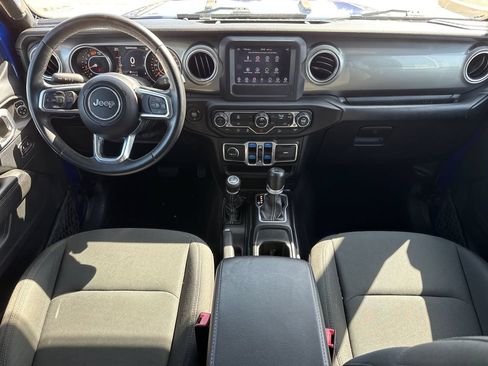 Used 2018 Jeep Wrangler Unlimited Sahara AWD/4WD image 12