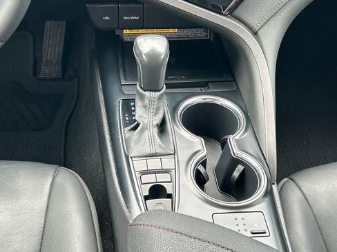 Used 2020 Toyota Camry XLE image 19