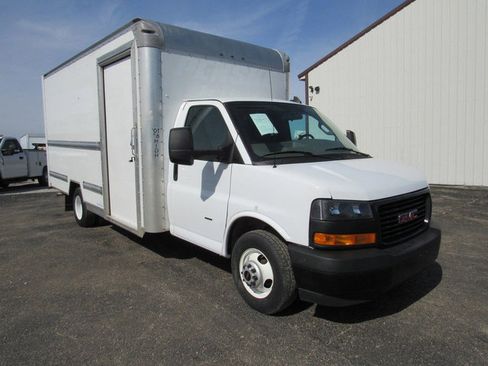 Used 2022 GMC Savana 3500 Extended w/ Power Convenience Package RWD image 9
