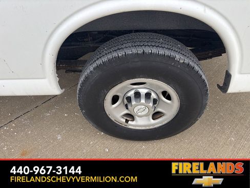 Used 2017 Chevrolet Express 3500 Extended image 25