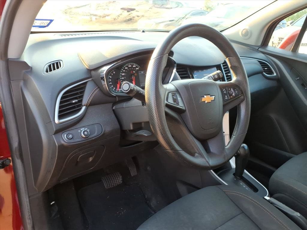 Used 2021 Chevrolet Trax LS w/ Tint and Cruise Package AWD/4WD image 18