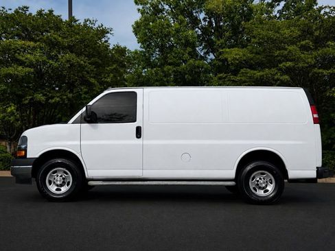 Used 2022 Chevrolet Express 2500 w/ Driver Convenience Package RWD image 3