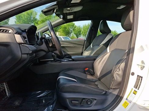 Used 2025 Toyota Camry SE FWD image 13