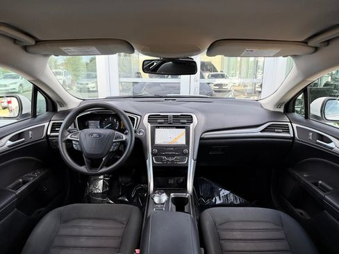 Used 2019 Ford Fusion SE FWD image 22