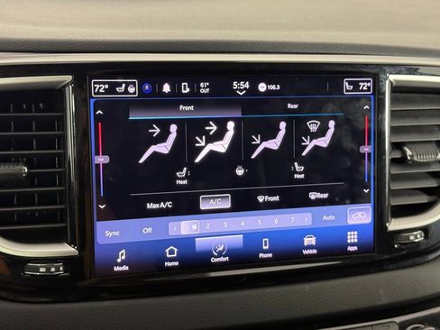 Used 2023 Chrysler Pacifica Touring-L FWD image 33