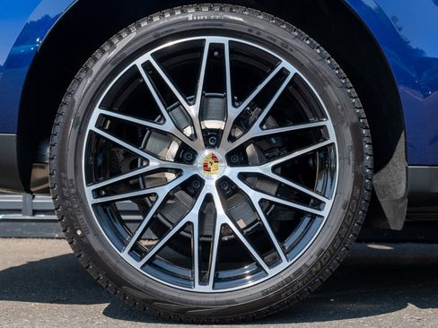 Certified 2026 Porsche Macan image 14