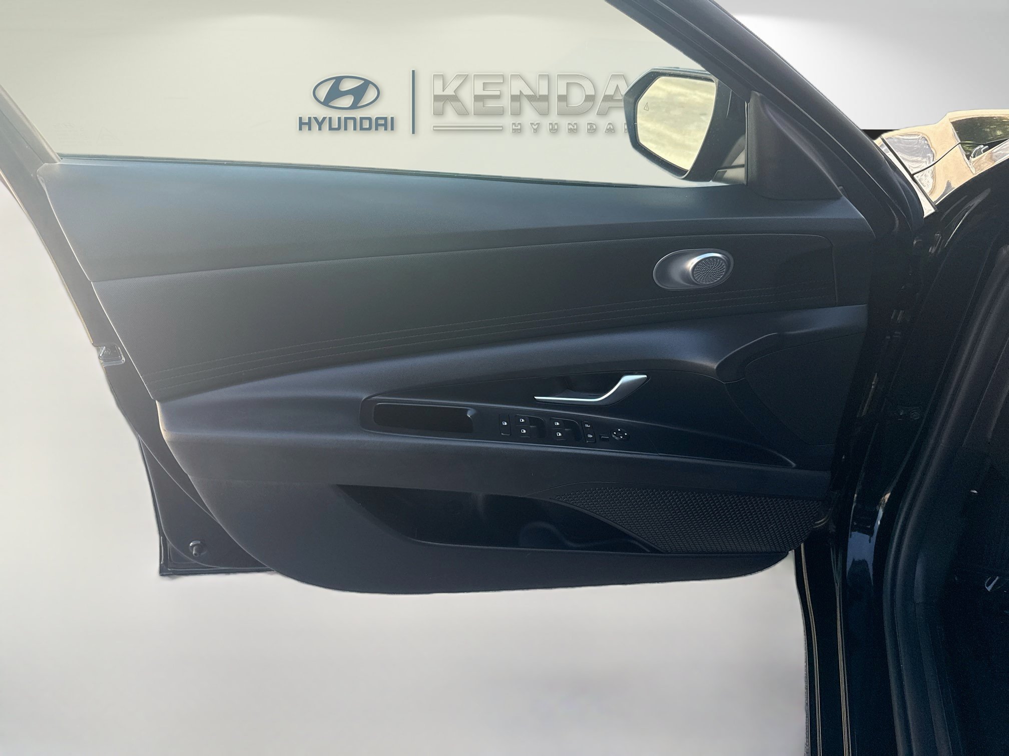 Used 2025 Hyundai Elantra SE FWD image 17