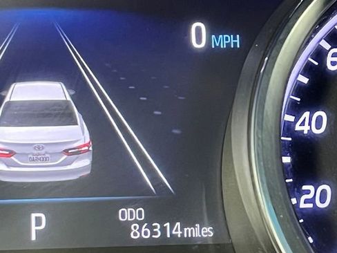 Used 2020 Toyota Camry XLE image 26