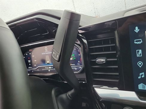 Used 2025 Chevrolet Silverado 2500 LT w/ Convenience Package image 28